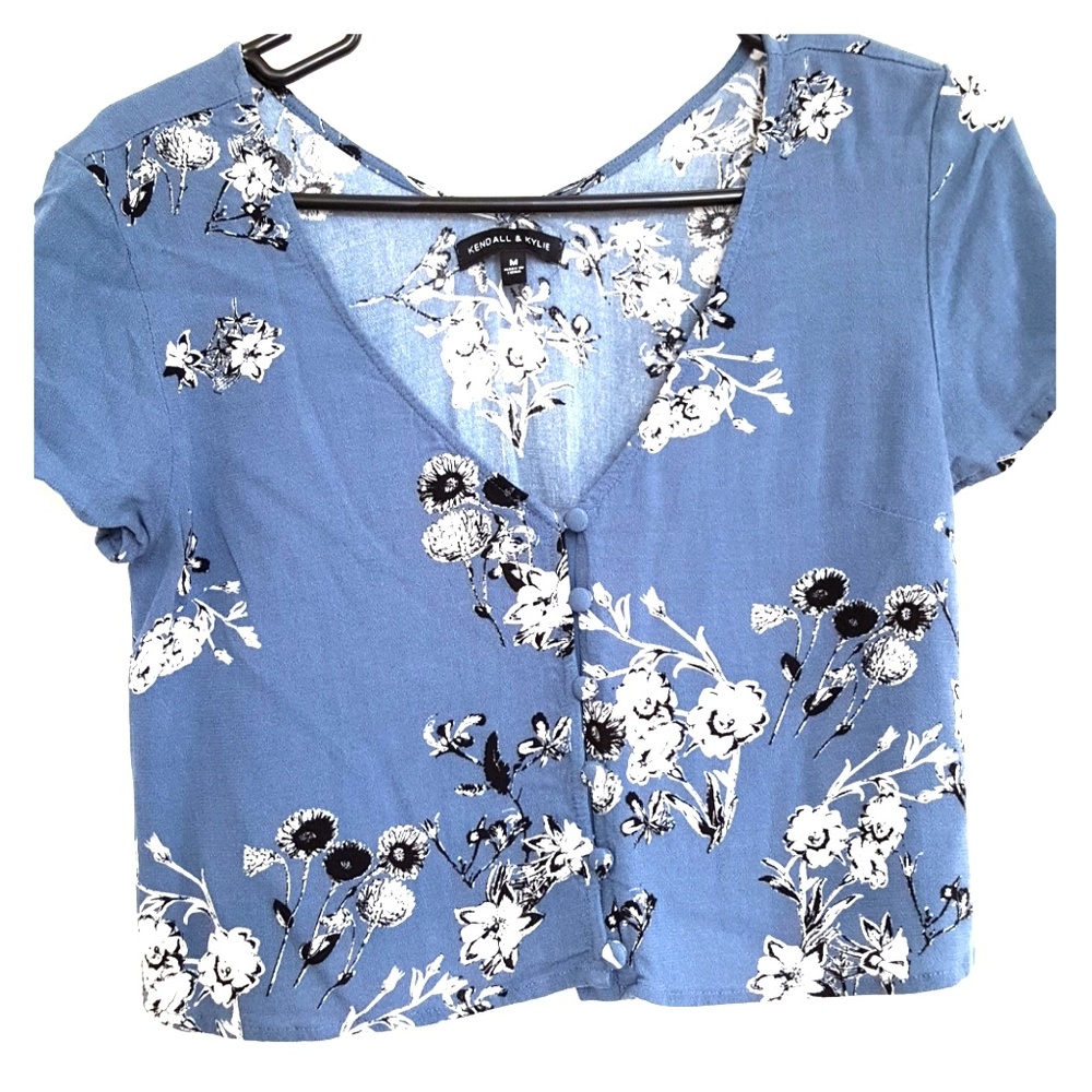 Floral Buttoned down Crop top